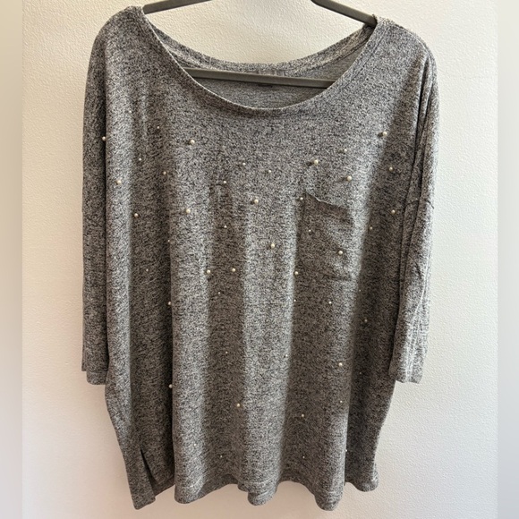 Peace & Pearls Gray Pearl Embellished Boxy Scoop Neck Blouse 1X - Picture 1 of 5